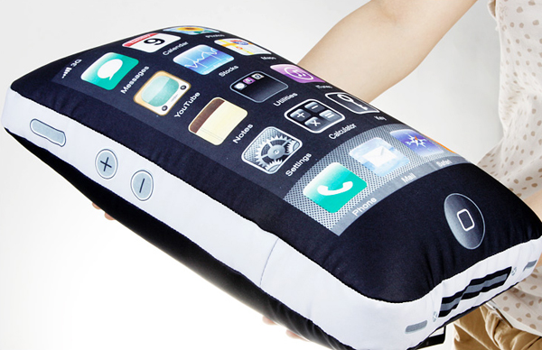 充满了科技气息的iPhone抱枕