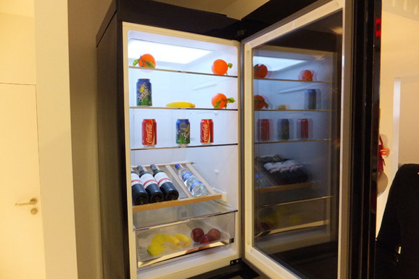 海尔半透明触摸屏智能冰箱