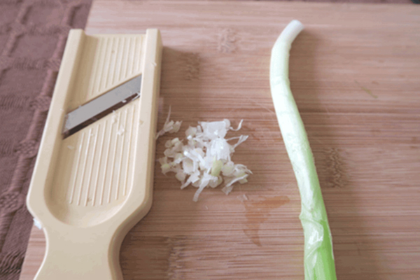 DAISO 葱丝切割器（二）